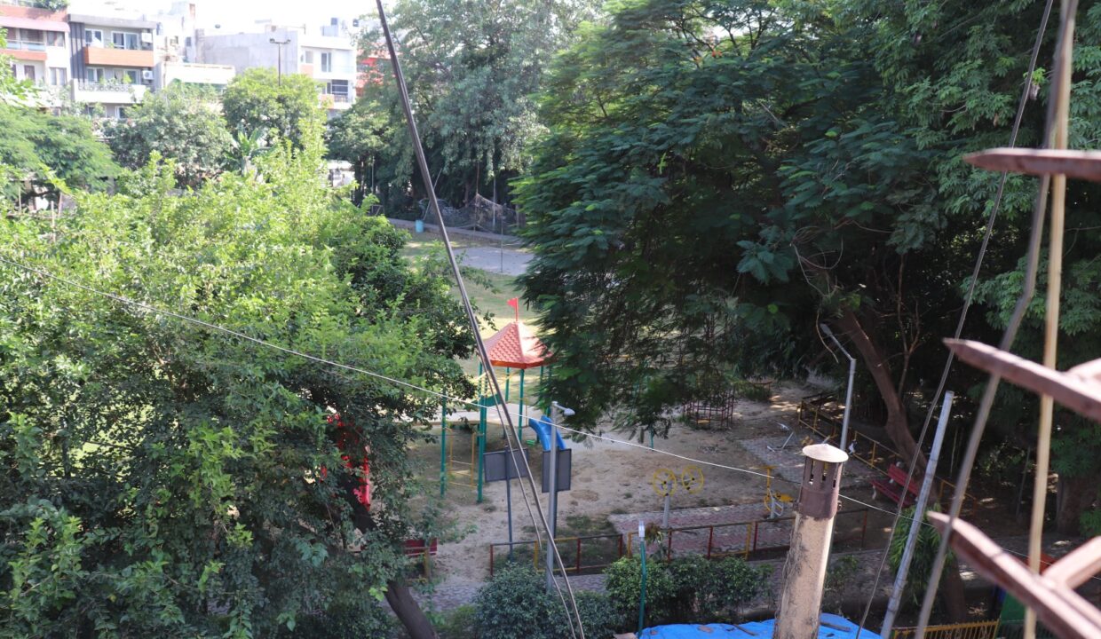 2-bhk-c-r-park-south-delhi_04