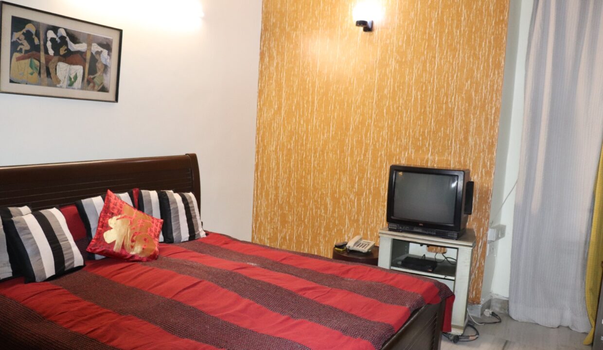 2-bhk-c-r-park-south-delhi_09