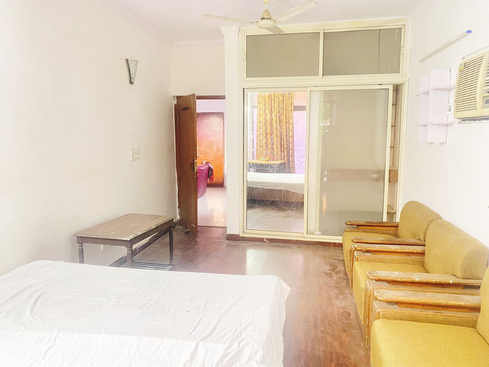 Pg Accommodation East of kailash South Delhi Mount Kailash - Cozymakaan