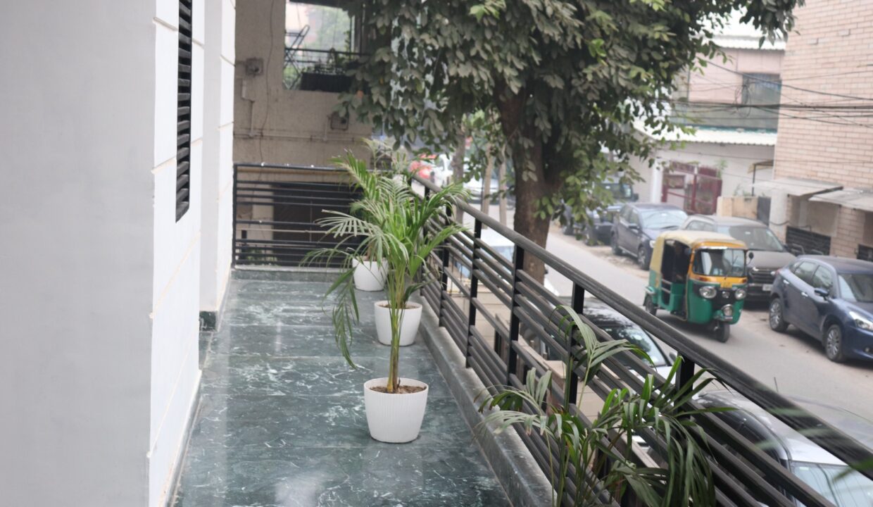 luxury-fully-furnished-3-bhk-service-apartment-for-rent-in-gk-ii-south-delhi-03