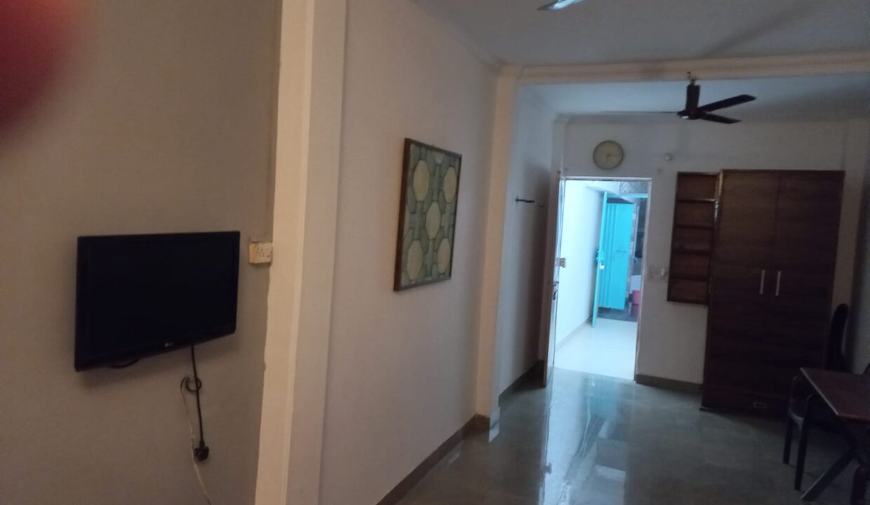 one-big-bedroomfurnished-top-flr-opp-domino-at-kalkaji-02