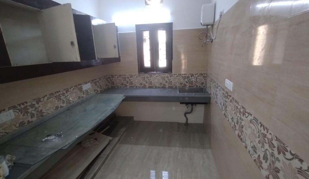 3 bhk available Nehru enclave-04