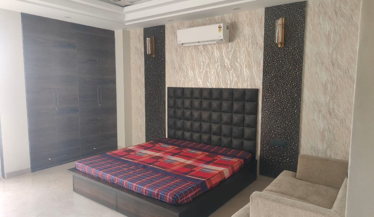 fully-furnished-4-bhk-luxurious-flat-apartments-01