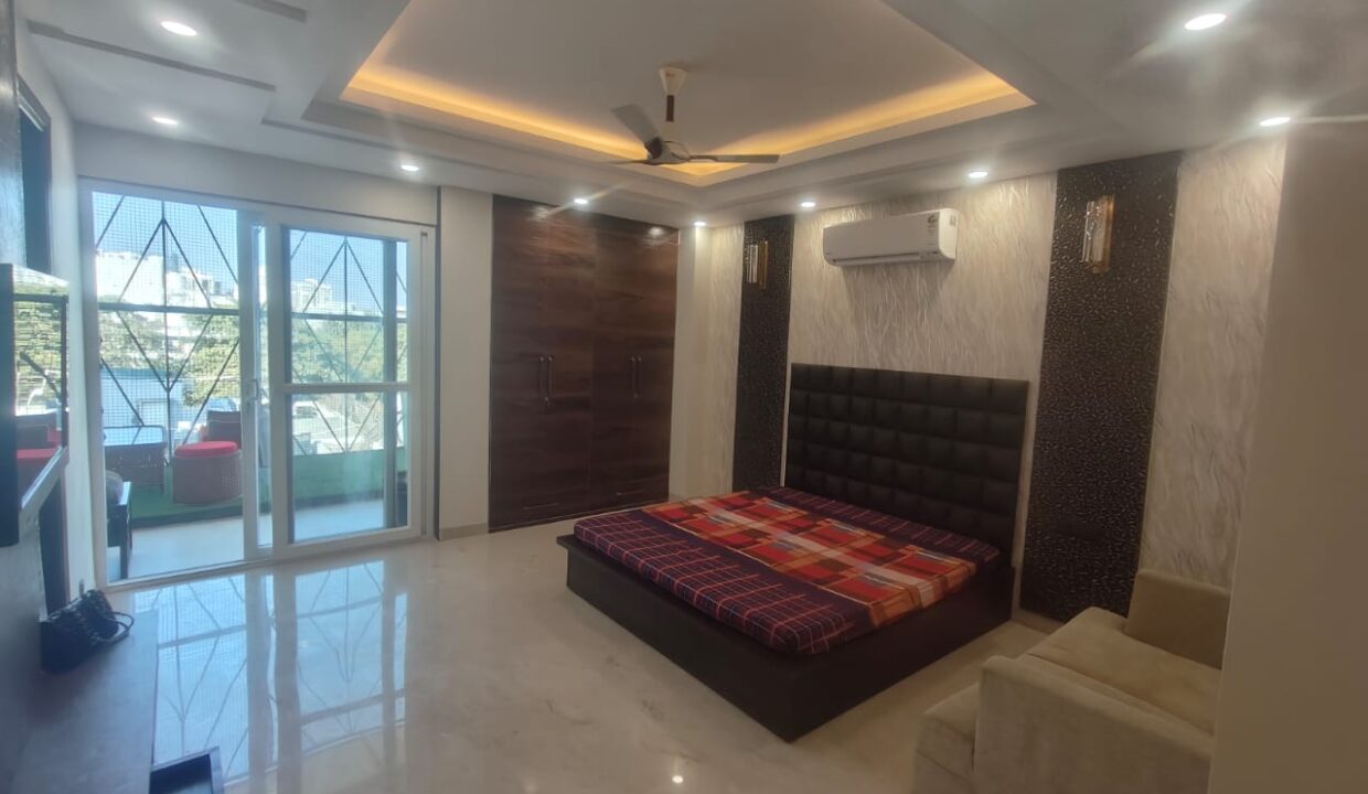 fully-furnished-4-bhk-luxurious-flat-apartments-07