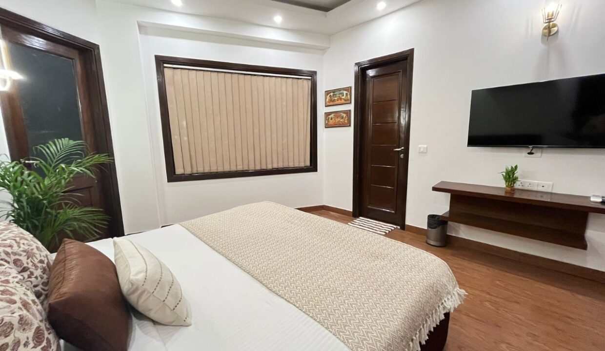 studio-service-apartment-south-delhi-06
