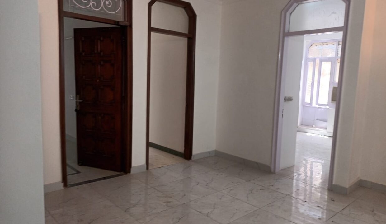 4-bhk-flat-for-rent-in-south-delhi-east-of-kailash-06