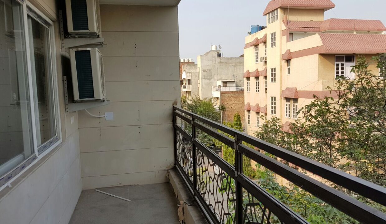 3bhk-apartment-on-rent-in-south-delhi-kalkaji_01