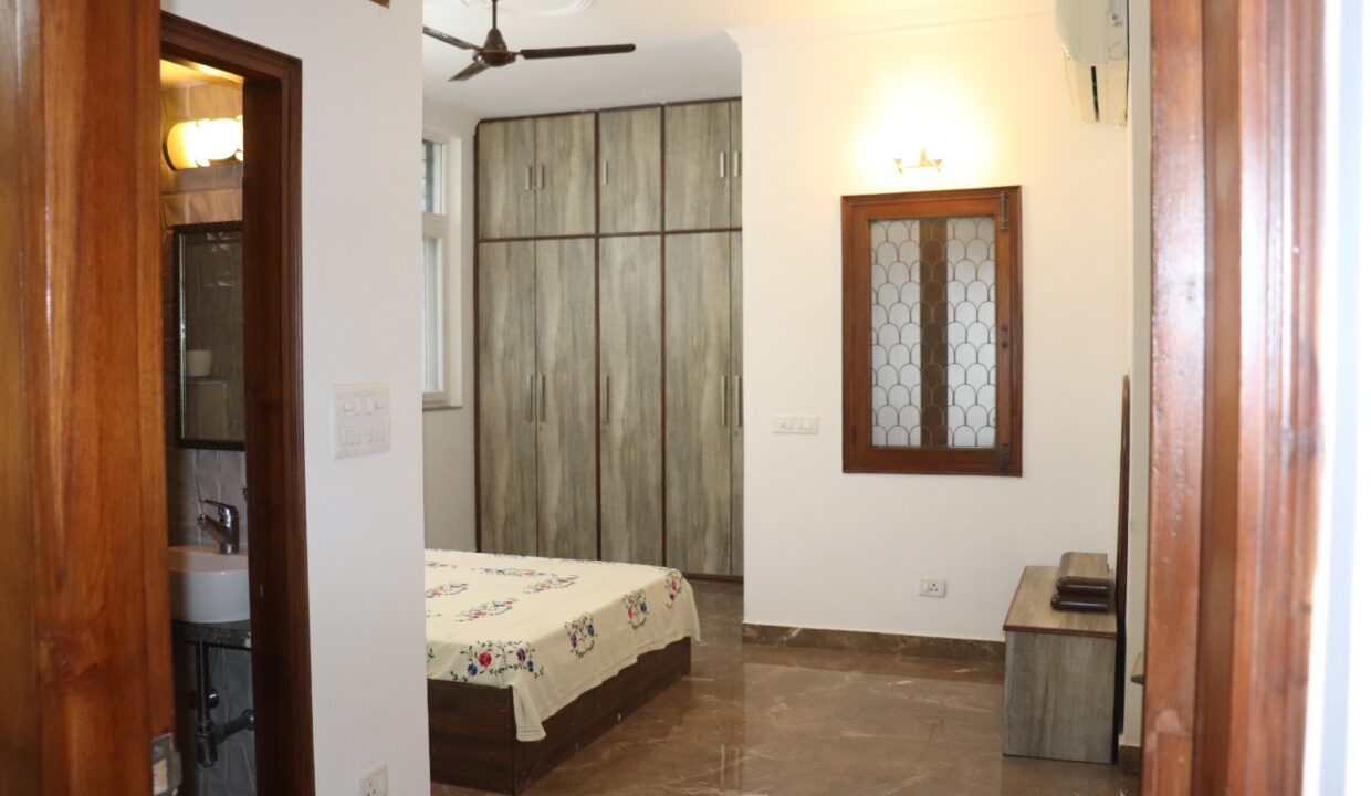 apartment-on-rent-in-south-delhi-kalkaji-nehru-enclave_02