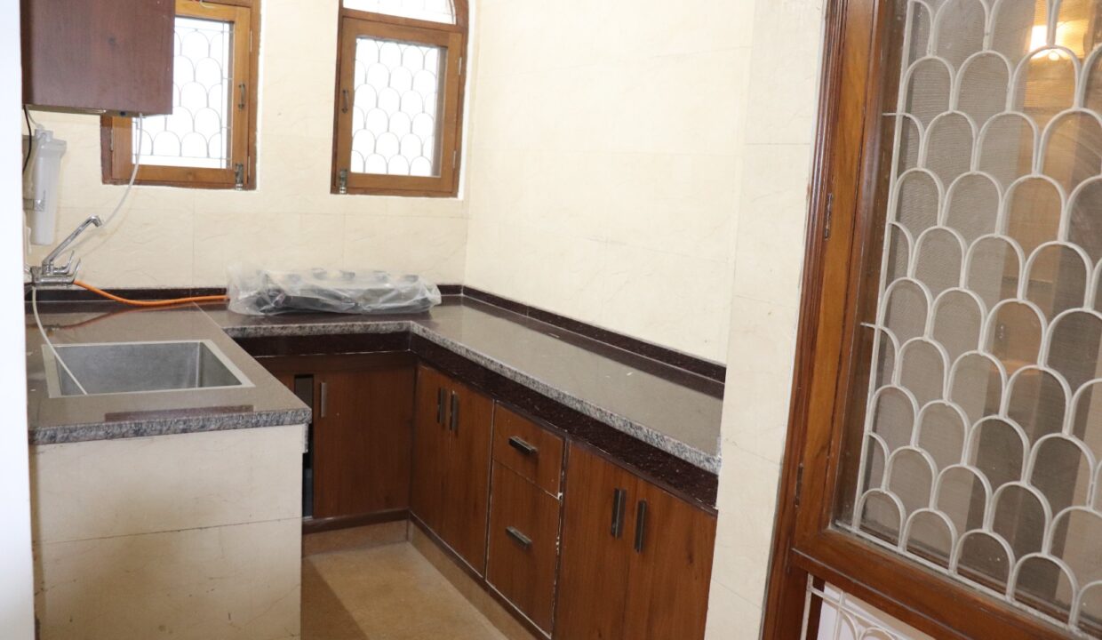 apartment-on-rent-in-south-delhi-kalkaji-nehru-enclave_03