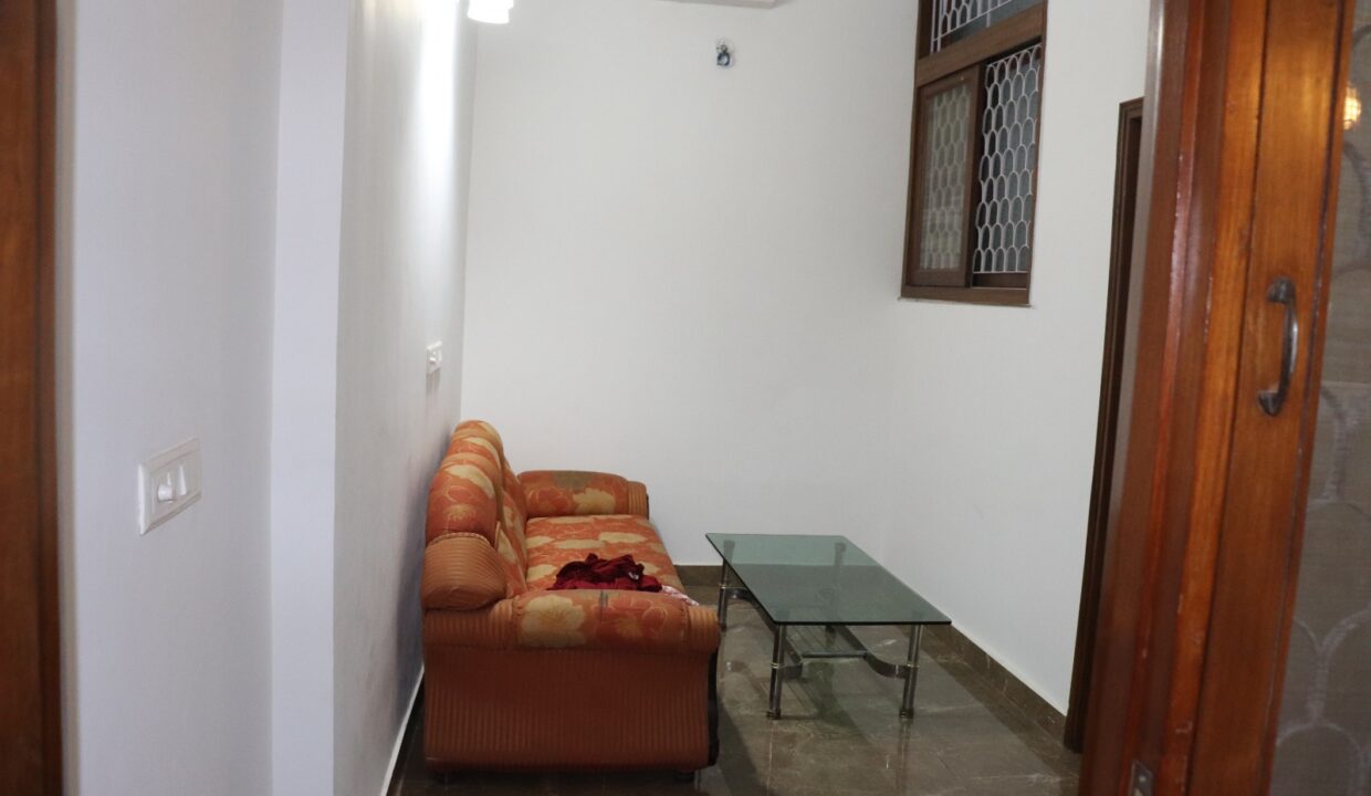 apartment-on-rent-in-south-delhi-kalkaji-nehru-enclave_04